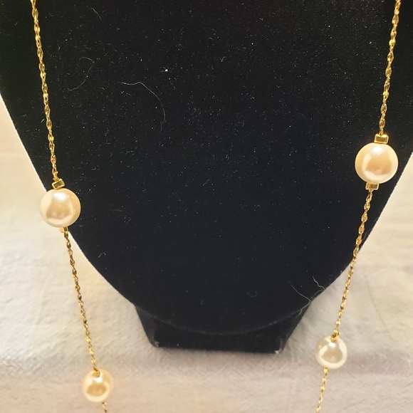 Vintage and retired in 2004 Premier Designs Oceania Goldtone Faux Pearl Necklace - Picture 4 of 6